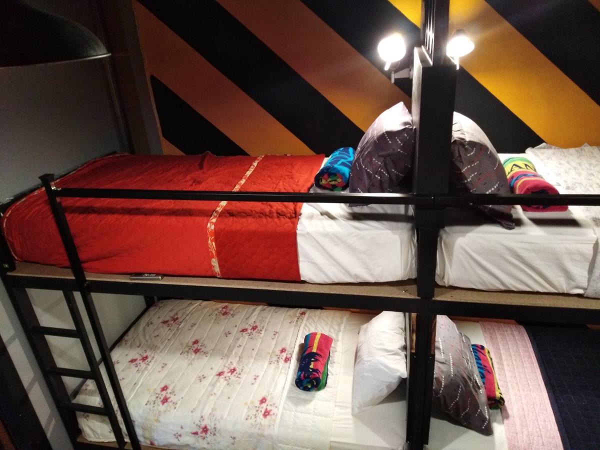 Chang Bed And Bar Hostel (Adults Only) Сурат-Тхані Екстер'єр фото