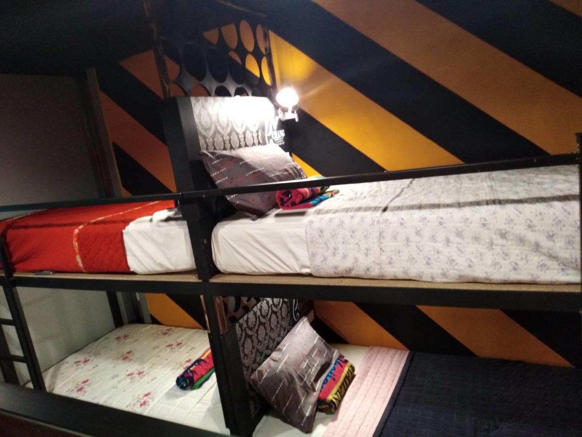 Chang Bed And Bar Hostel (Adults Only) Сурат-Тхані Екстер'єр фото