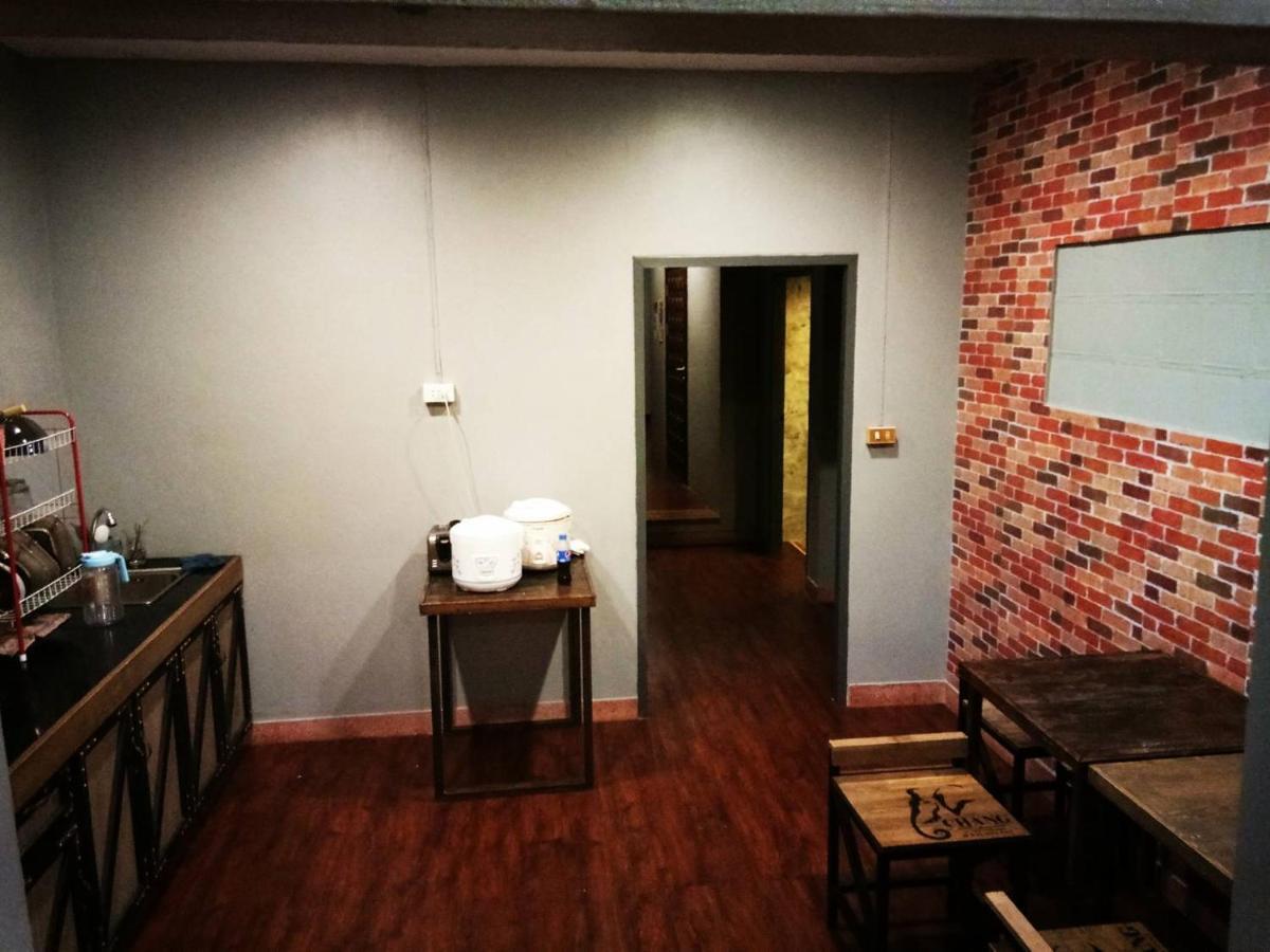 Chang Bed And Bar Hostel (Adults Only) Сурат-Тхані Екстер'єр фото